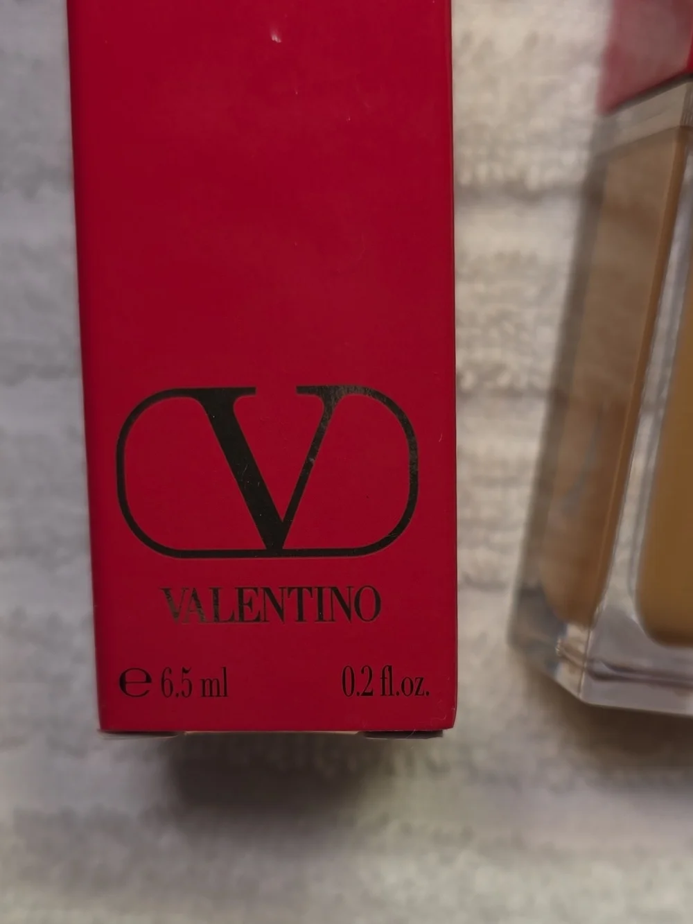 Valentino Very Valentino Concealer - Red Cap, Medium Shade